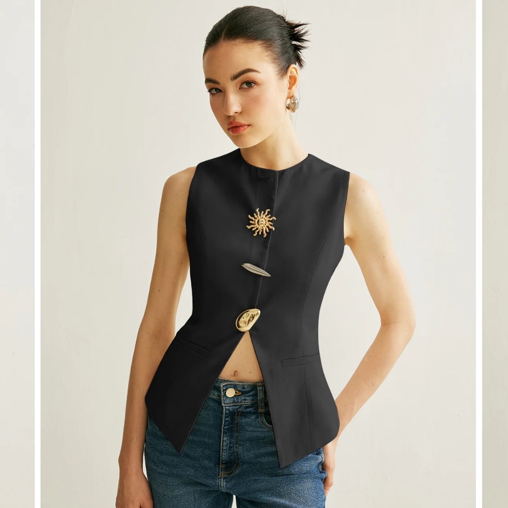 Commense metal detail split vest